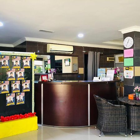 Penarak Bamboo Beach Motel Куах Экстерьер фото