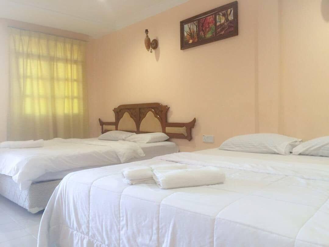 Penarak Bamboo Beach Motel Куах Экстерьер фото