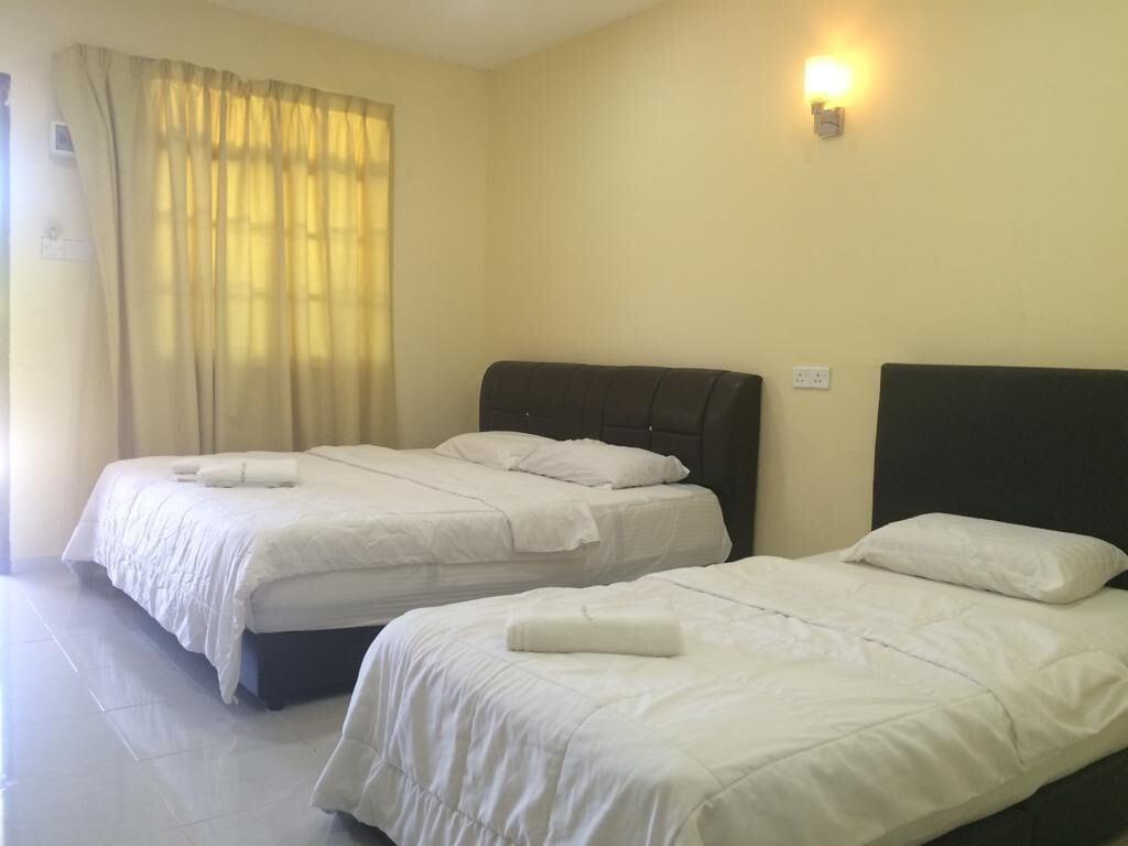 Penarak Bamboo Beach Motel Куах Экстерьер фото