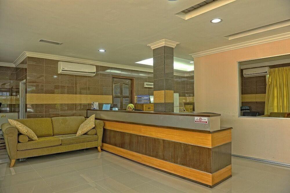 Penarak Bamboo Beach Motel Куах Экстерьер фото