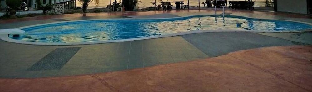 Penarak Bamboo Beach Motel Куах Экстерьер фото