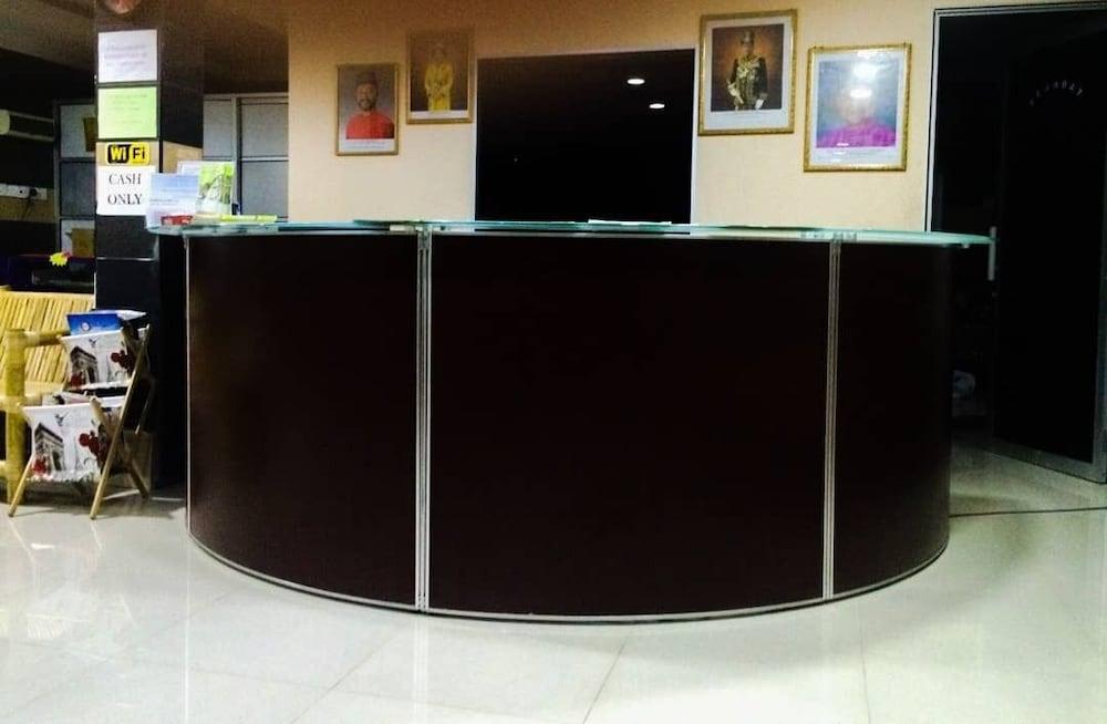 Penarak Bamboo Beach Motel Куах Экстерьер фото