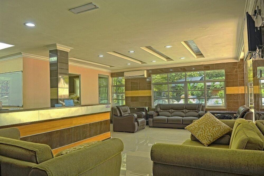 Penarak Bamboo Beach Motel Куах Экстерьер фото