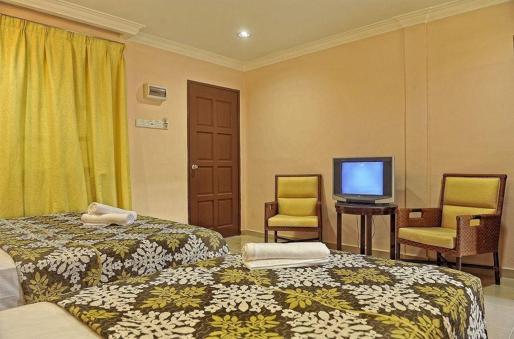 Penarak Bamboo Beach Motel Куах Экстерьер фото