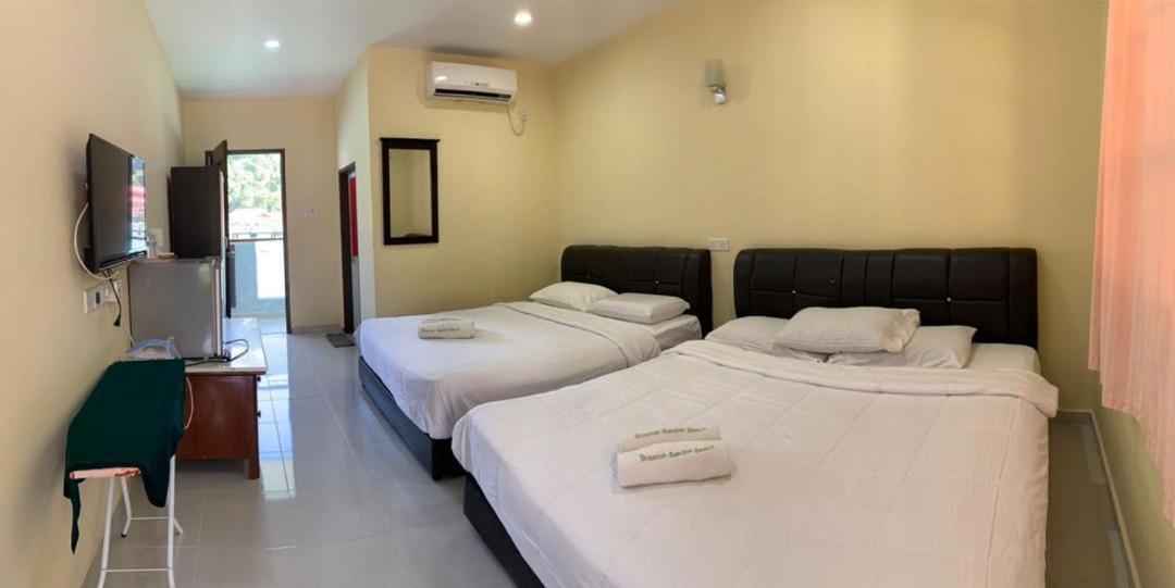 Penarak Bamboo Beach Motel Куах Экстерьер фото