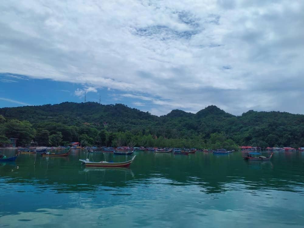 Penarak Bamboo Beach Motel Куах Экстерьер фото