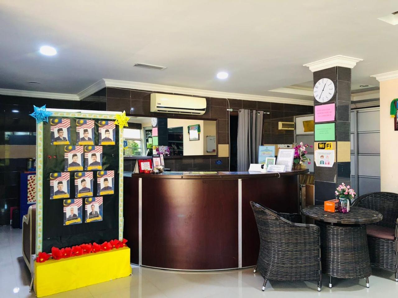 Penarak Bamboo Beach Motel Куах Экстерьер фото