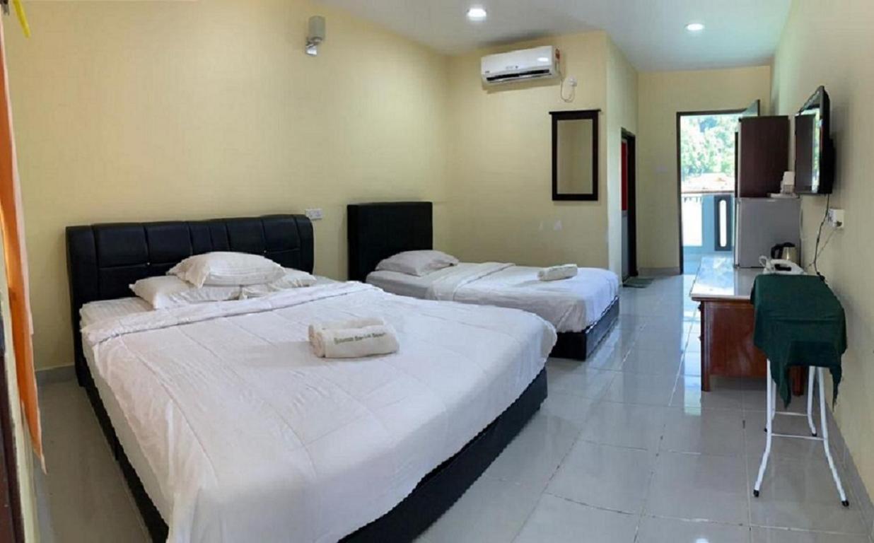 Penarak Bamboo Beach Motel Куах Экстерьер фото