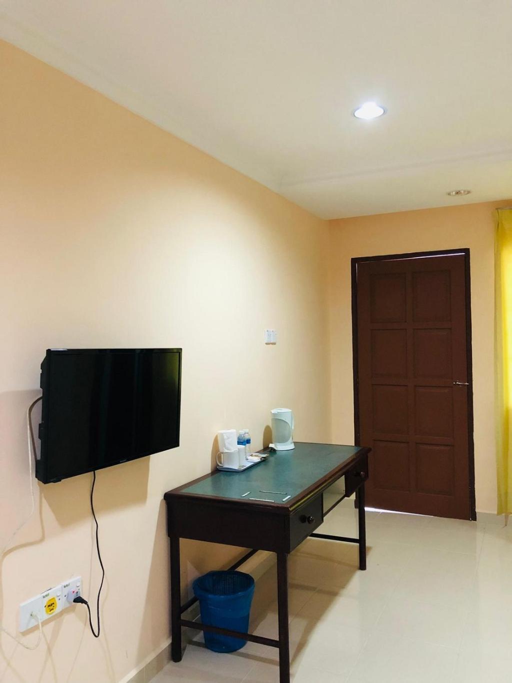 Penarak Bamboo Beach Motel Куах Экстерьер фото