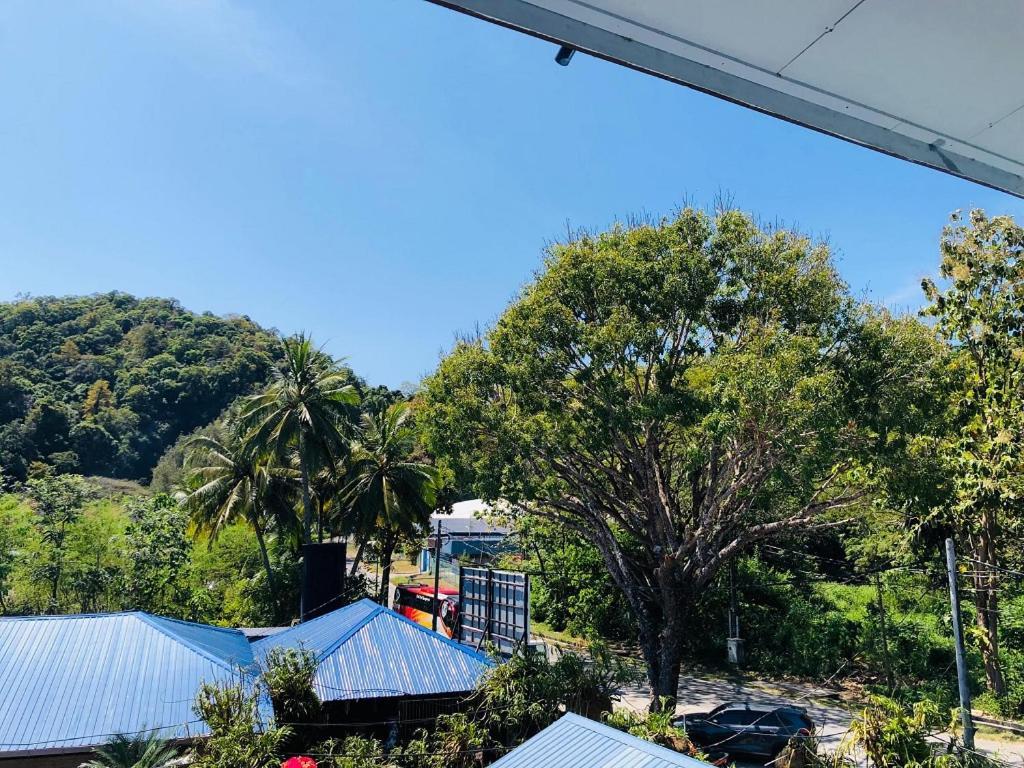Penarak Bamboo Beach Motel Куах Экстерьер фото