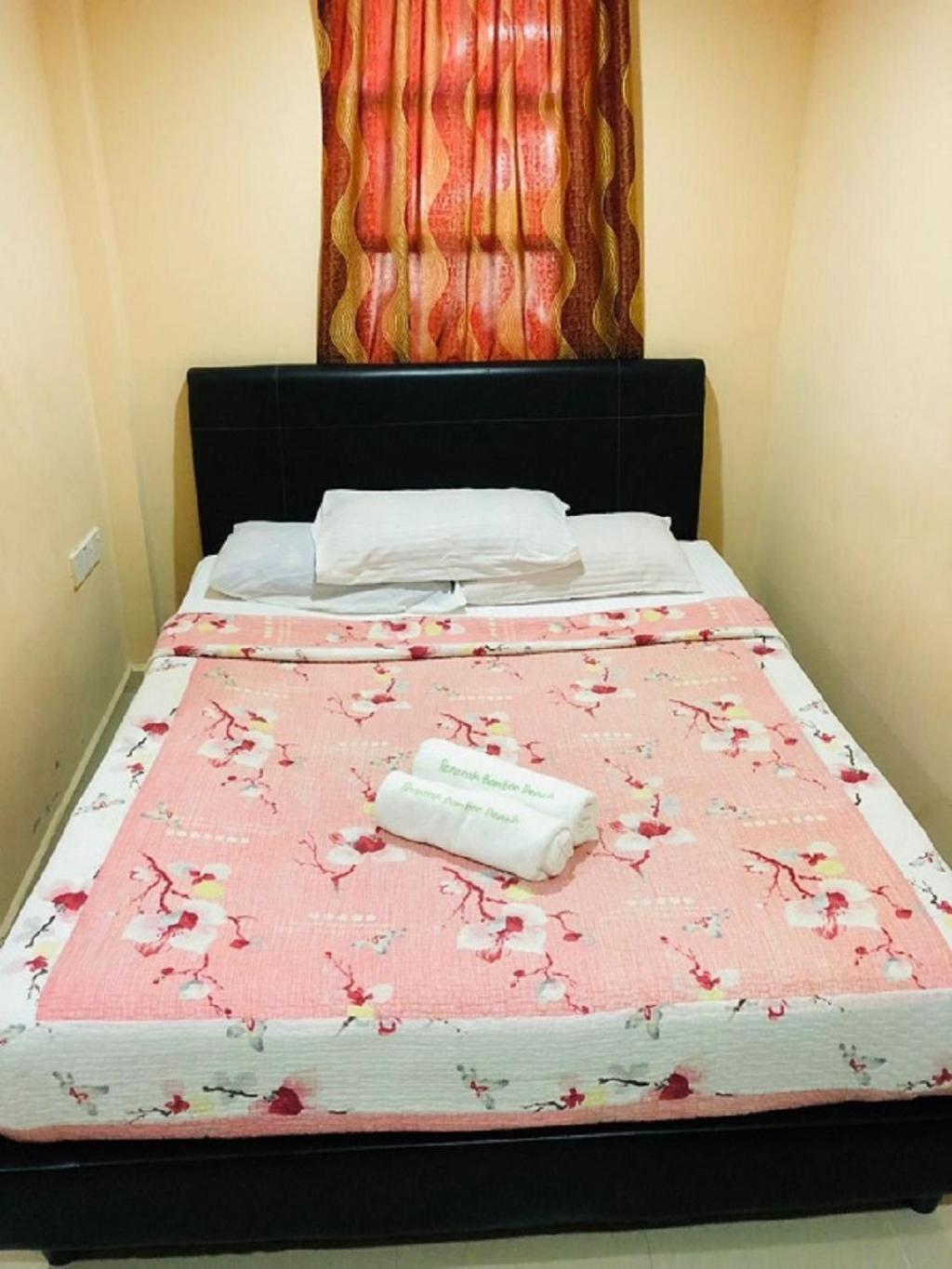 Penarak Bamboo Beach Motel Куах Экстерьер фото