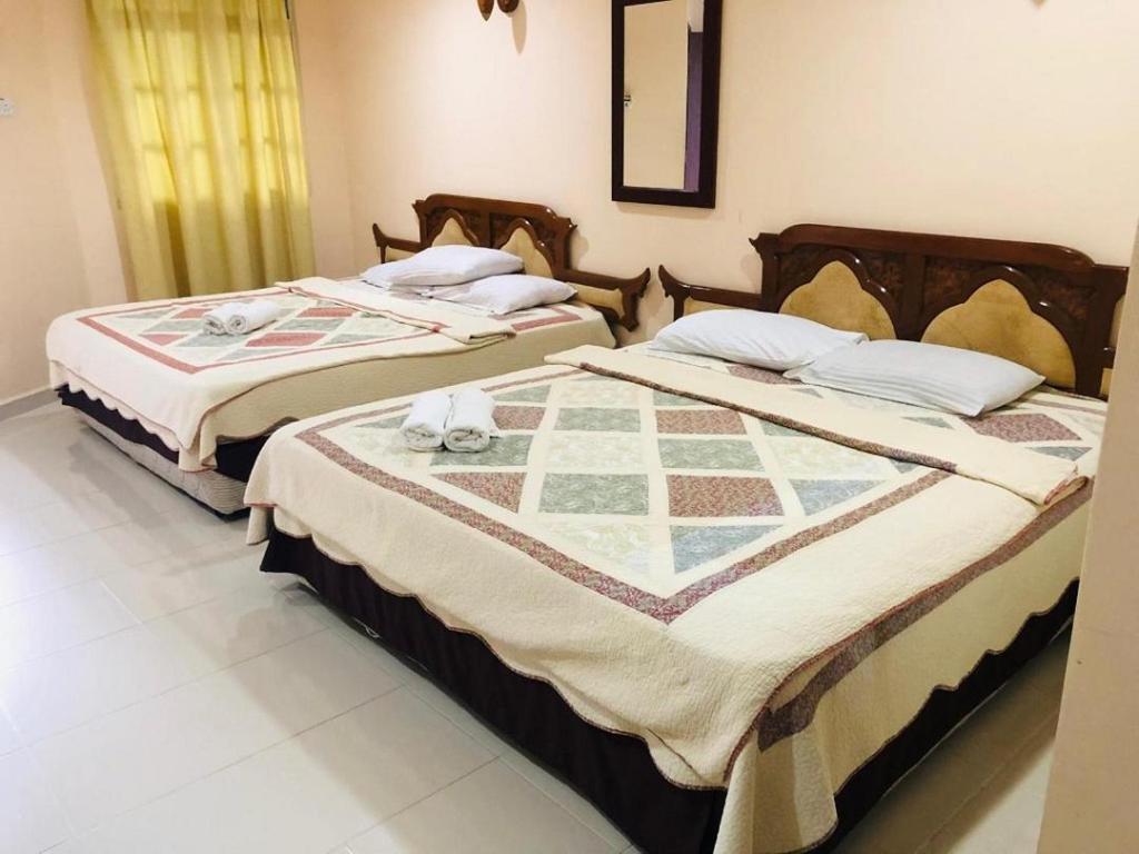 Penarak Bamboo Beach Motel Куах Экстерьер фото