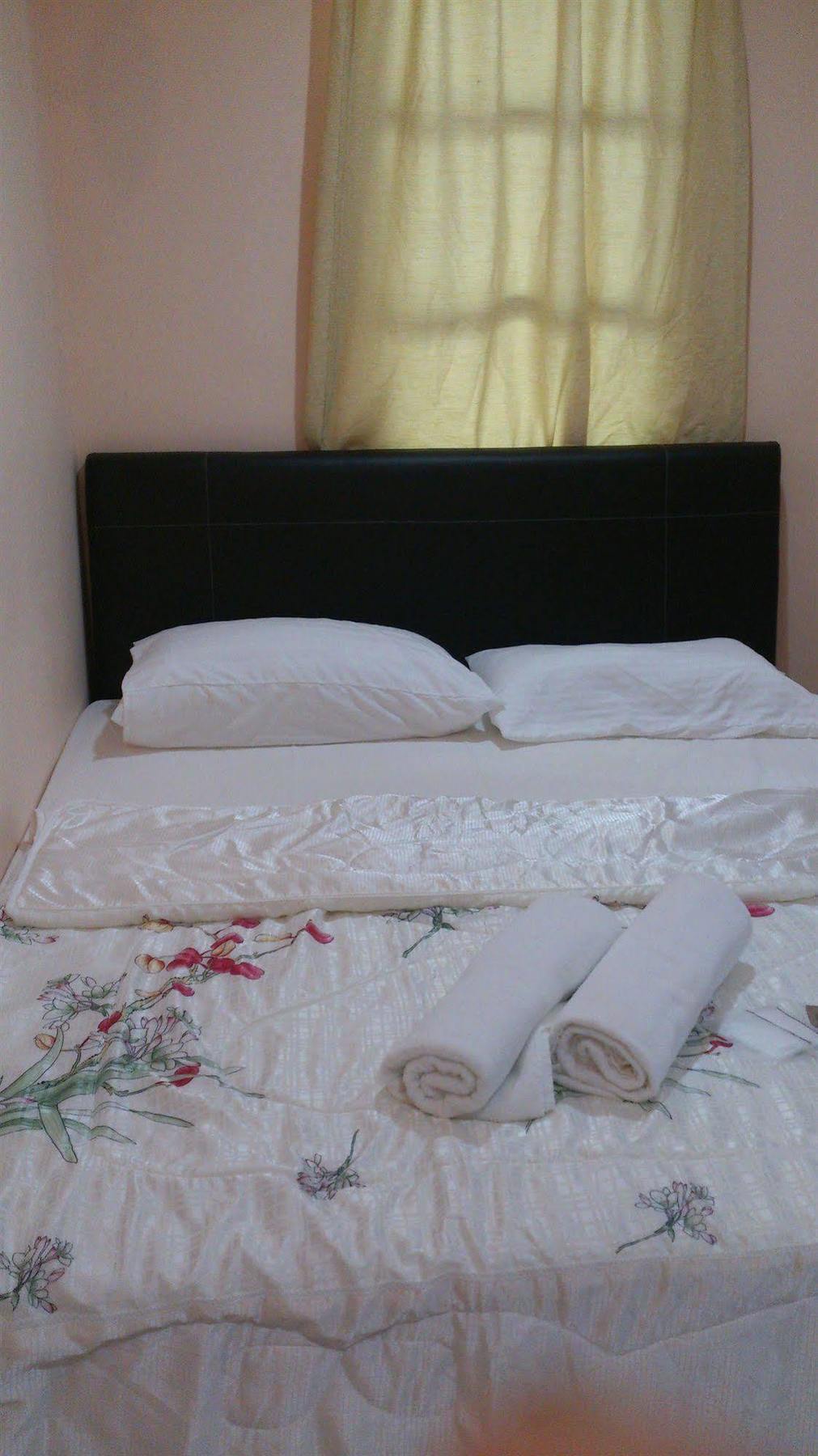 Penarak Bamboo Beach Motel Куах Экстерьер фото