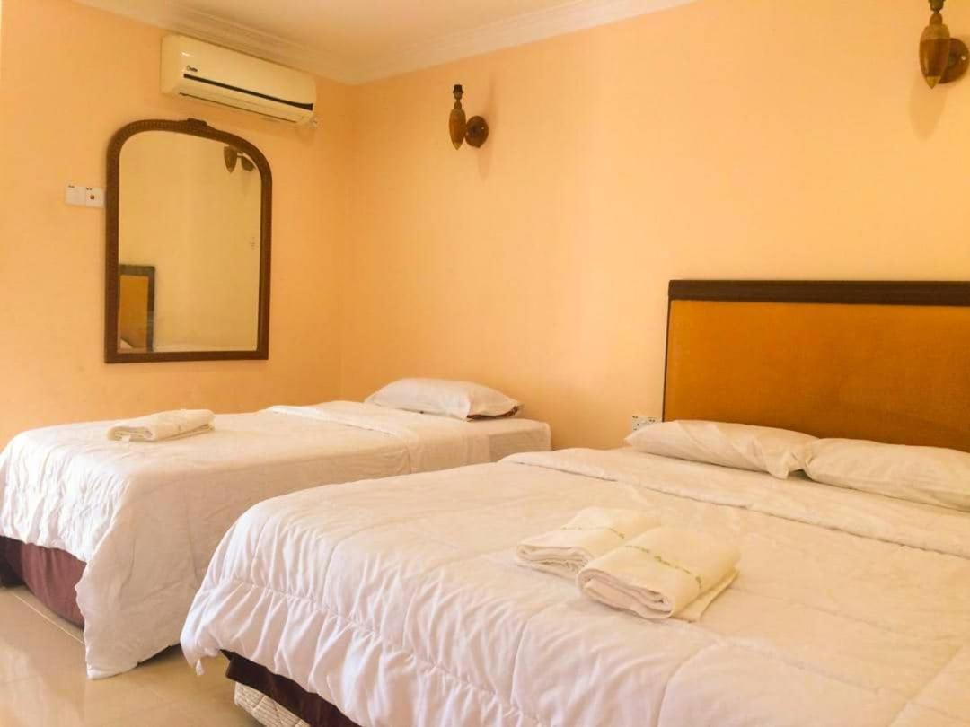 Penarak Bamboo Beach Motel Куах Экстерьер фото